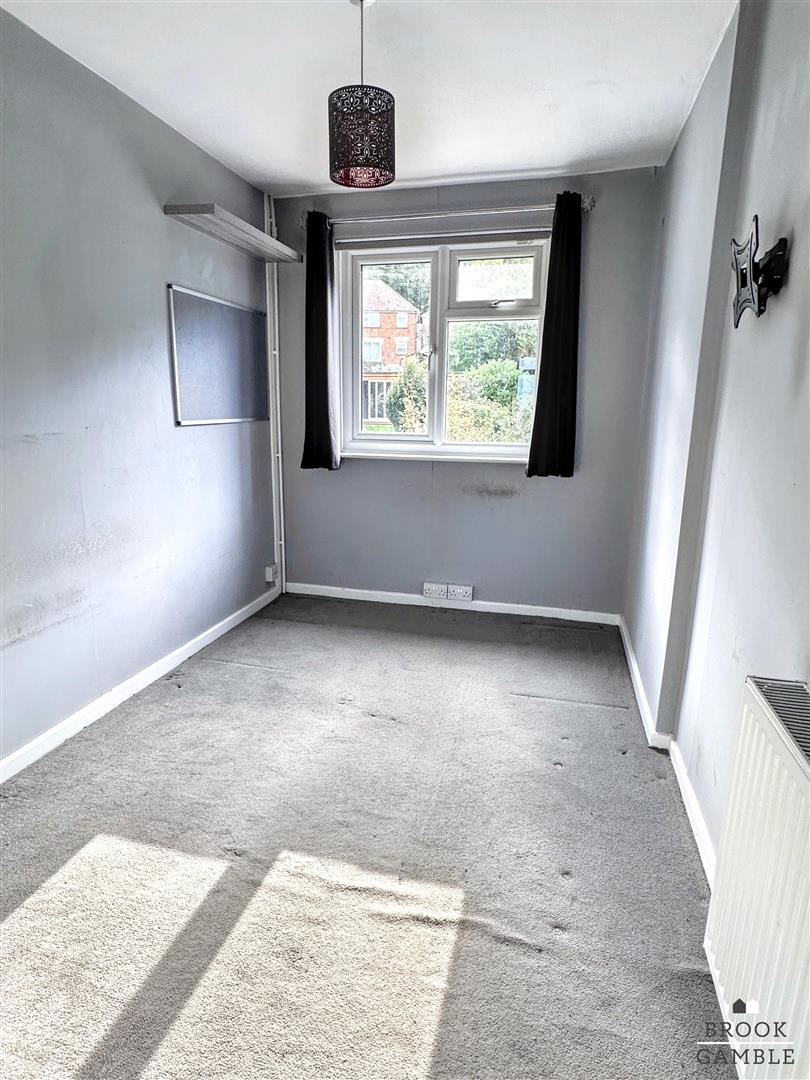 3 Bedroom House - Semi-Detached. Manvers Road in Eastbourne, 18